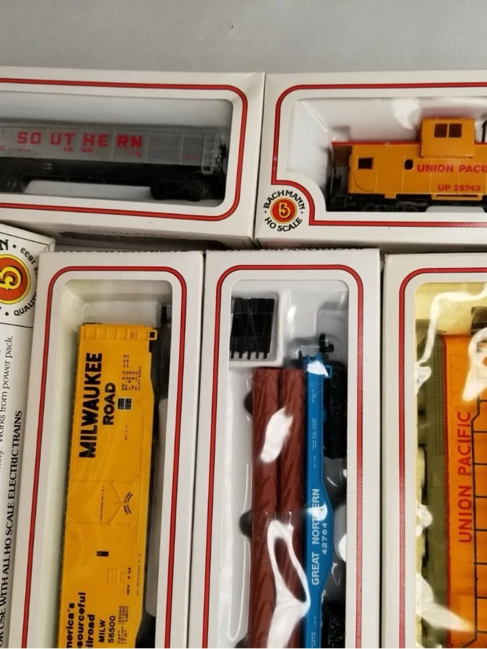 Bachmann Trestle Bridge Train Set with Blinking Light - Blue & Yellow